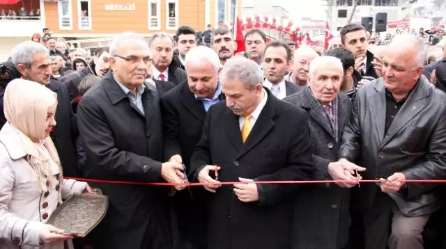Yaşar Doğu'nun Heykeli Parka Dikildi Yaşar Doğu'nun Heykeli Parka Dikildi