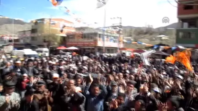 Şenkaya'da 5 Siyasi Parti Bir Günde Aynı Köyde Miting Yaptı