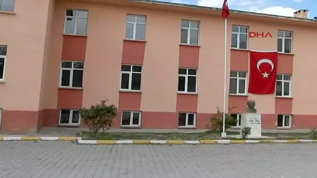 Sivas'ta Derste Kalp Krizi Geçiren Öğretmen Öldü