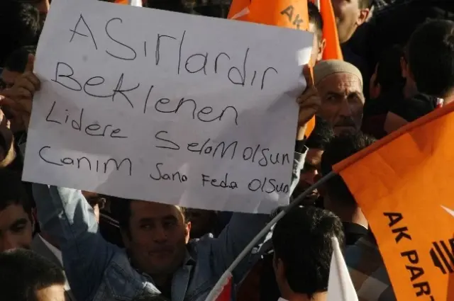 Başbakan Erdoğan Diyarbakır'da Halka Seslendi Başbakan Erdoğan Diyarbakır'da Halka Seslendi