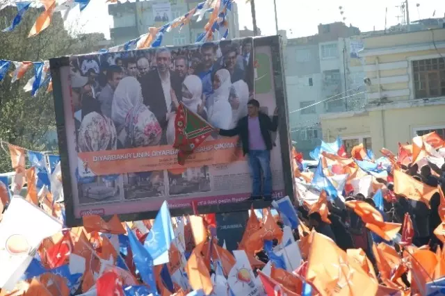 Başbakan Erdoğan Diyarbakır'da Halka Seslendi Başbakan Erdoğan Diyarbakır'da Halka Seslendi