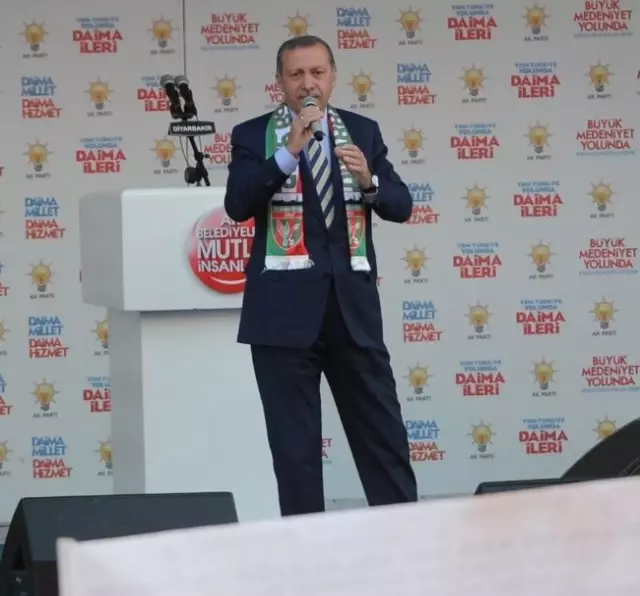 Başbakan Erdoğan Diyarbakır'da Halka Seslendi Başbakan Erdoğan Diyarbakır'da Halka Seslendi