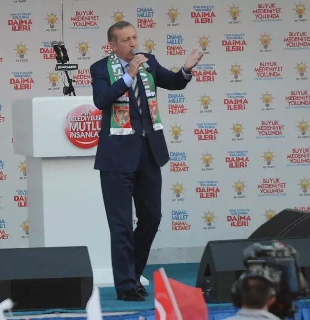 Başbakan Erdoğan Diyarbakır'da Halka Seslendi Başbakan Erdoğan Diyarbakır'da Halka Seslendi