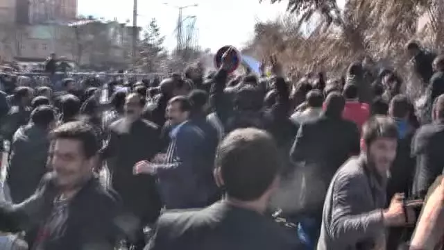 BDP Ağrı'da Kutlama Yaptı BDP Ağrı'da Kutlama Yaptı