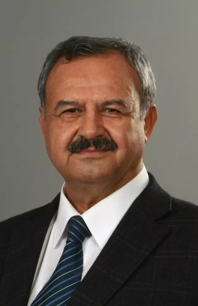 AK Partili Uysal, Burhaniye Belediye Başkanı Seçildi AK Partili Uysal, Burhaniye Belediye Başkanı Seçildi