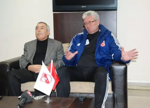 Balıkesirspor'da Hedef 3 Puan Balıkesirspor'da Hedef 3 Puan