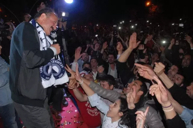 Fethiye'de DP Adayı Saatcı, 4'üncü Kez Başkan Seçildi Fethiye'de DP Adayı Saatcı, 4'üncü Kez Başkan Seçildi