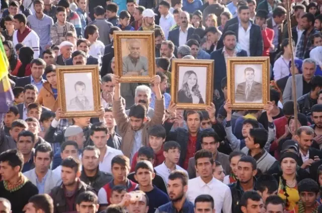 Cizre'de İmret Seçim Zaferini Vatandaşlarla Birlikte Kutladı Cizre'de İmret Seçim Zaferini Vatandaşlarla Birlikte Kutladı