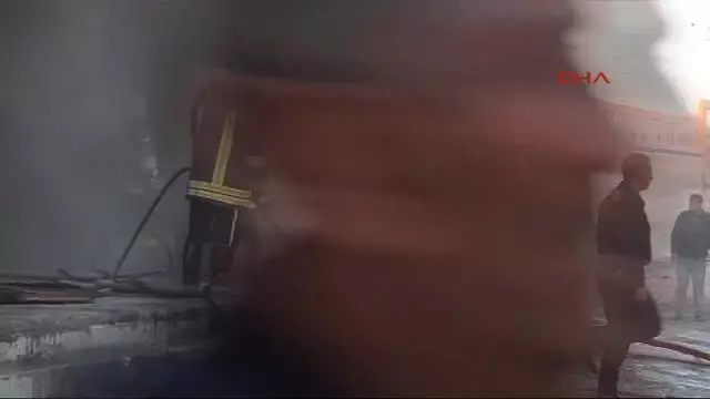 Yatak Fabrikasında Çıkan Yangın Korkuttu Yatak Fabrikasında Çıkan Yangın Korkuttu