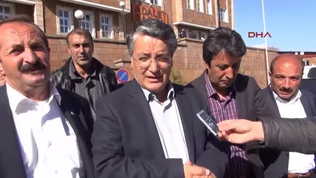 Ahlat'ta Seçim Sonucuna Tepki Gösterip Olay Çıkaran 20 Kişi Gözaltında' Haberine Ek Ahlat'ta Seçim Sonucuna Tepki Gösterip Olay Çıkaran 20 Kişi Gözaltında' Haberine Ek