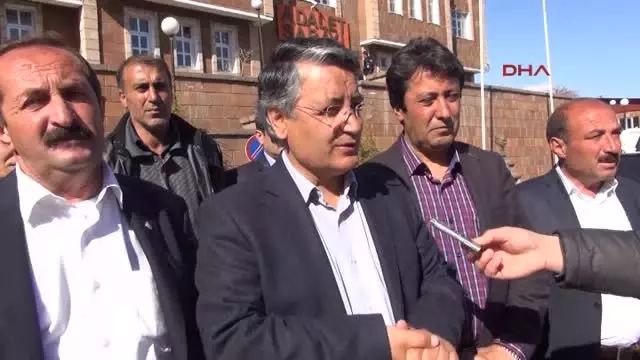 Ahlat'ta Seçim Sonucuna Tepki Gösterip Olay Çıkaran 20 Kişi Gözaltında' Haberine Ek Ahlat'ta Seçim Sonucuna Tepki Gösterip Olay Çıkaran 20 Kişi Gözaltında' Haberine Ek