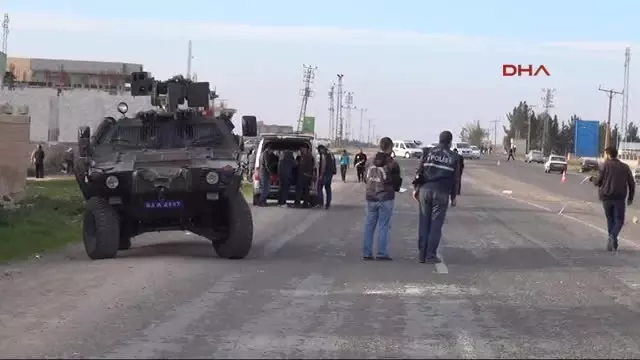 Akçakale'de 2 Milletvekili Saldırı Girişiminden Havaya Ateş Açılarak Kurtuldu Akçakale'de 2 Milletvekili Saldırı Girişiminden Havaya Ateş Açılarak Kurtuldu