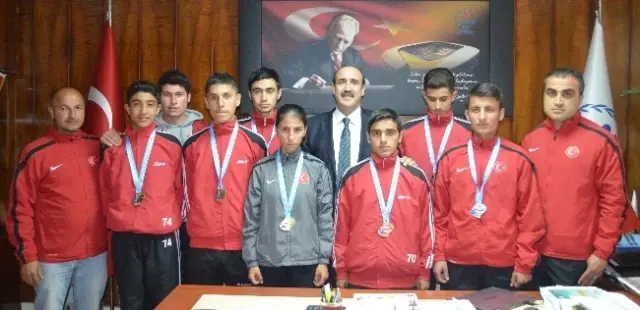 Atletizmciler 7 Madalya ile Döndü Atletizmciler 7 Madalya ile Döndü