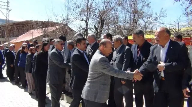 BDP'den Çukurca Belediye Başkanı'na Tebrik Ziyareti BDP'den Çukurca Belediye Başkanı'na Tebrik Ziyareti