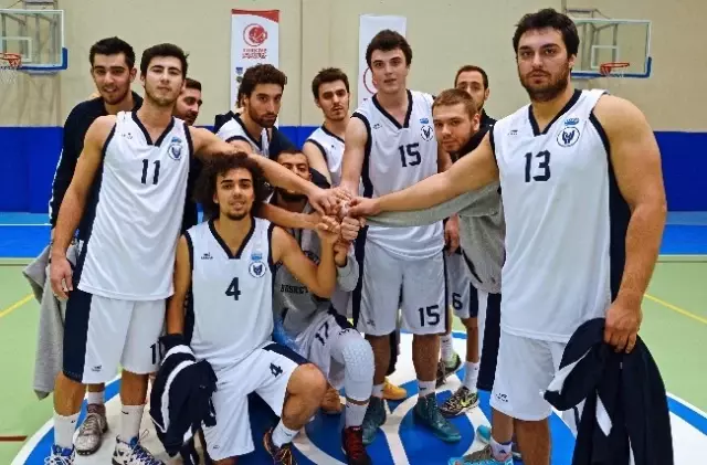 Yaşar'lı Basketbolcular Şampiyonluğa Koşuyor Yaşar'lı Basketbolcular Şampiyonluğa Koşuyor