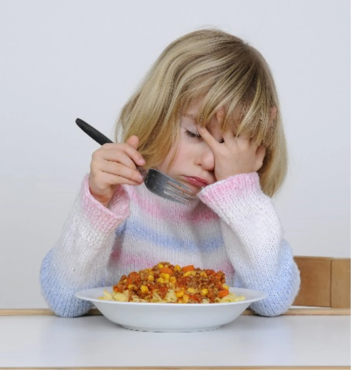 Ребенок плохо есть вечером. Нарушение аппетита у детей. Еда для детей. Ребенок ест. Ребенок отказывается от еды.