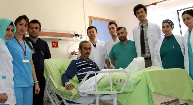 Çay Budarken Kopan Ayak Yerine Dikildi Çay Budarken Kopan Ayak Yerine Dikildi