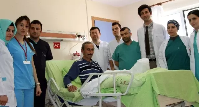 Çay Budarken Kopan Bacağı Yerine Dikildi Çay Budarken Kopan Bacağı Yerine Dikildi