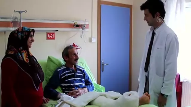 Mikrocerrahiyle kopan ayağına kavuştu - Mikrocerrahiyle kopan ayağına kavuştu -