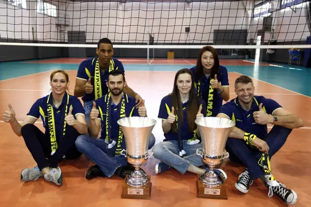 Cev Kupasi Ni Kazanan Fenerbahceli Voleybolcular Muhtesem Bir Gun Yasadik Spor