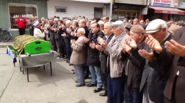 Başkan Olduktan 5 Gün Sonra Babasını Kaybetti Başkan Olduktan 5 Gün Sonra Babasını Kaybetti