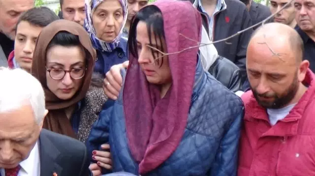 Başkan Olduktan 5 Gün Sonra Babasını Kaybetti Başkan Olduktan 5 Gün Sonra Babasını Kaybetti