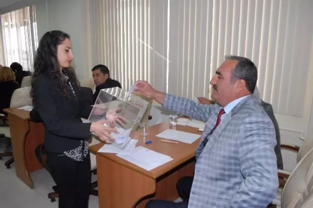 Ercengiz Başkanlığında İlk Meclis Toplandı Ercengiz Başkanlığında İlk Meclis Toplandı