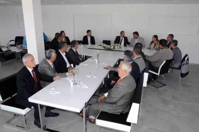 Fethiye CHP'den Başkan Saatcı'ya Tebrik Ziyareti Fethiye CHP'den Başkan Saatcı'ya Tebrik Ziyareti