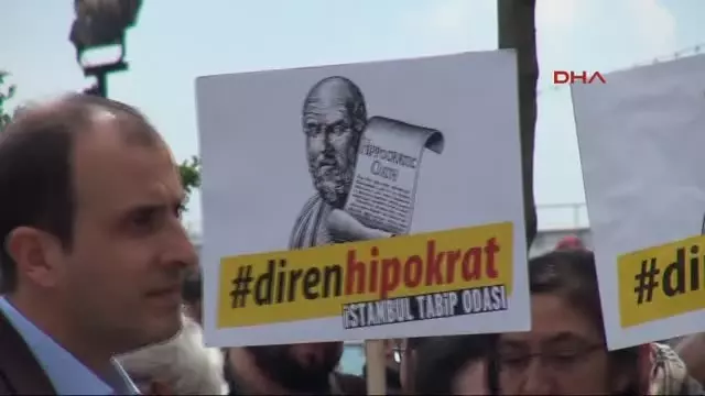 Dolmabahçe Camii Önününde Doktor Eylemi