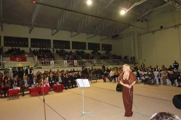 Gülden Karaböcek, Polisler İçin Söyledi Gülden Karaböcek, Polisler İçin Söyledi