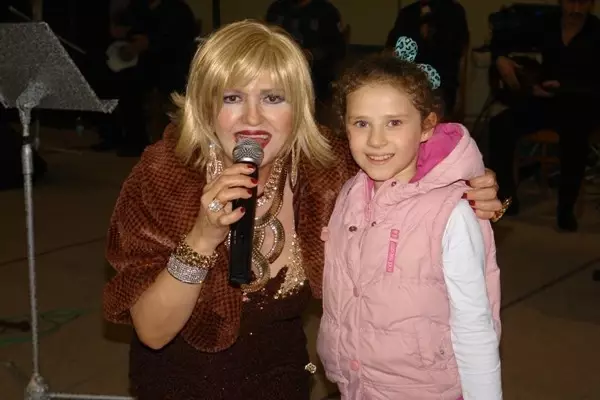 Gülden Karaböcek, Polisler İçin Söyledi Gülden Karaböcek, Polisler İçin Söyledi