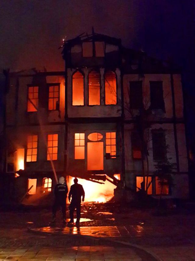 Merzifon�da 150 Yıllık Tarihi Ev Yandı Haberler