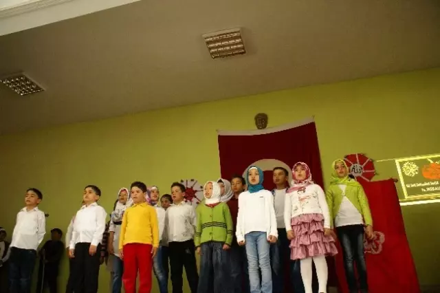 Kırka Mehmet Akif Ersoy Ortaokulu Öğrencilerinden Kutlu Doğum Etkinliği Kırka Mehmet Akif Ersoy Ortaokulu Öğrencilerinden Kutlu Doğum Etkinliği