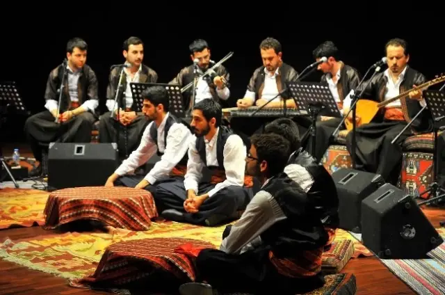 SAÜ'de Sıra Gecesi Düzenlendi SAÜ'de Sıra Gecesi Düzenlendi
