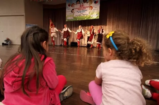 Karşıyaka'ya Şarkılarla Veda Ettiler Karşıyaka'ya Şarkılarla Veda Ettiler