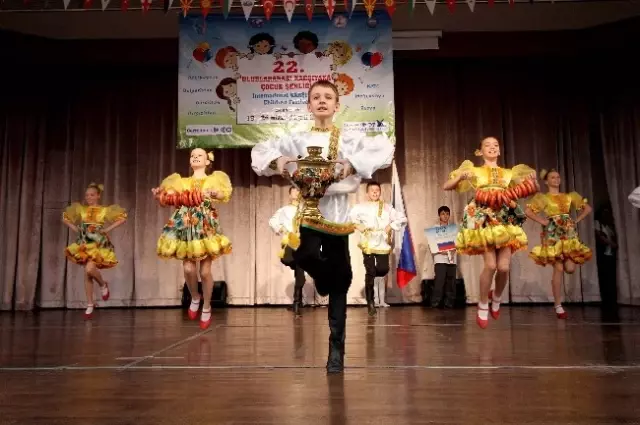 Karşıyaka'ya Şarkılarla Veda Ettiler Karşıyaka'ya Şarkılarla Veda Ettiler