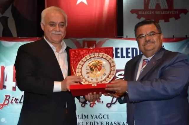 Nihat Hatipoğlu Sevgisi Salona Sığmadı Nihat Hatipoğlu Sevgisi Salona Sığmadı