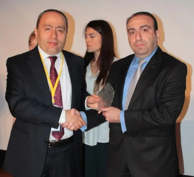Uludağ Üniversitesi'nde Macquarie University'e Plaket Uludağ Üniversitesi'nde Macquarie University'e Plaket