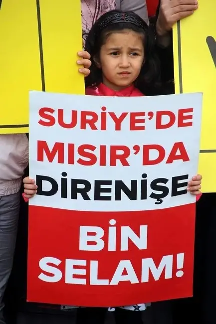 Sivas'ta 'Kefenli' Mısır Protestosu Sivas'ta 'Kefenli' Mısır Protestosu