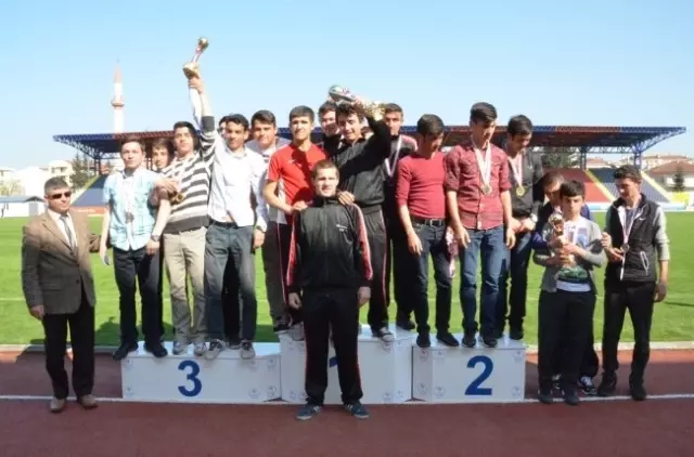 Düzce'de Puanlı Atletizm Yarışmaları Yapıldı Düzce'de Puanlı Atletizm Yarışmaları Yapıldı