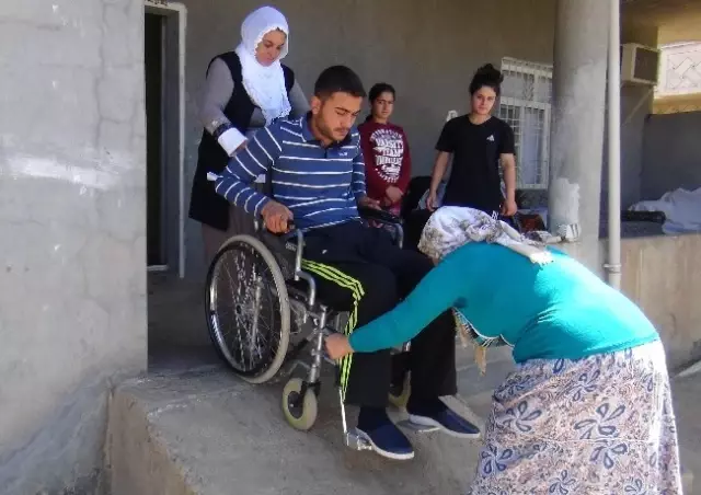 Felçli Genç Cumhurbaşkanı Gül'den Yardım Bekliyor Felçli Genç Cumhurbaşkanı Gül'den Yardım Bekliyor