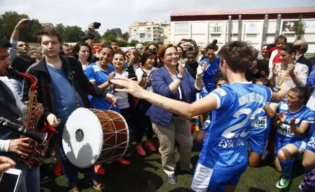 Konak'ın Kızları İkinci Kez Şampiyon Konak'ın Kızları İkinci Kez Şampiyon