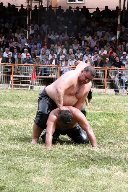 Kumluca Yağlı Pehlivan Güreşleri Başladı