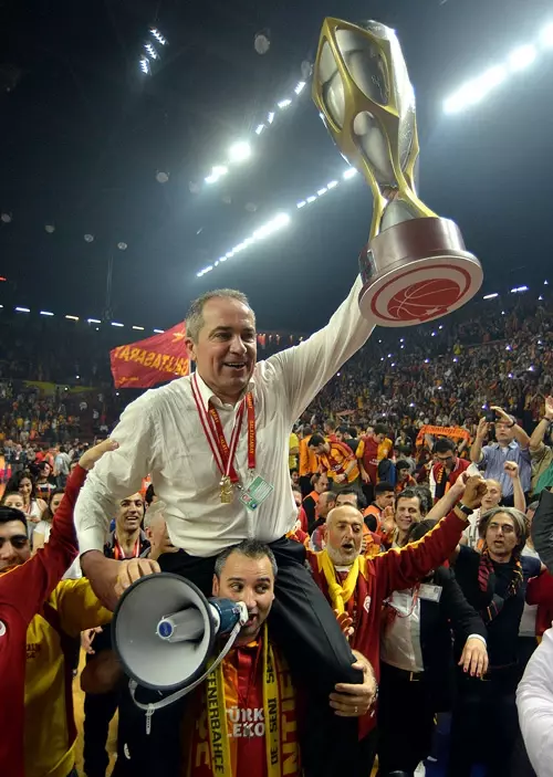 Galatasaray Odeabank'ta 3 Kupayı da Fenerbahçe'den Almanın ...