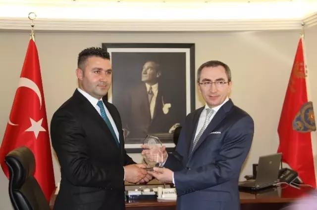Emniyet Müdürü Doğan�dan Yılın Servis Sürücülerine Plaket Haberler