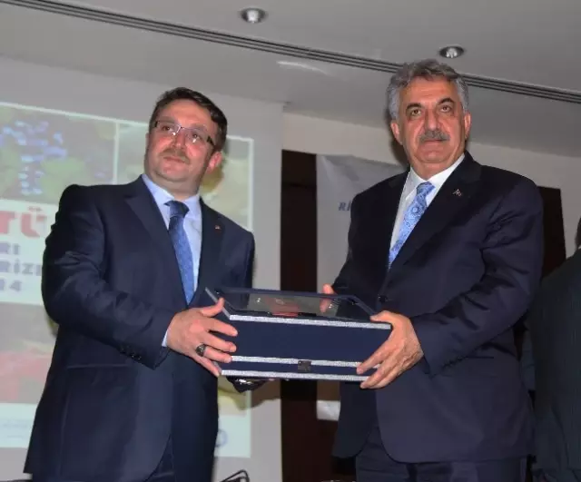 Bakanlar Mehdi Eker ve Hayati Yazıcı Rize'de