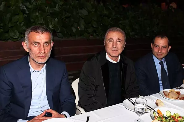 Trabzonspor'da Yönetim, Galatasaray Yönetim Kurulu'na Yemek Verdi Trabzonspor'da Yönetim, Galatasaray Yönetim Kurulu'na Yemek Verdi