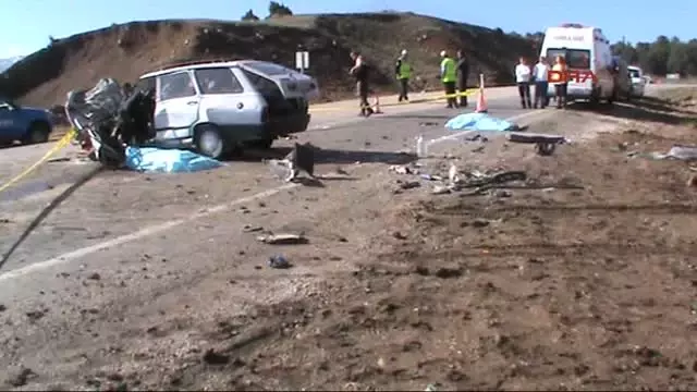 Muğla'da 2 Kaza 3 Ölü, 5 Yaralı Muğla'da 2 Kaza 3 Ölü, 5 Yaralı