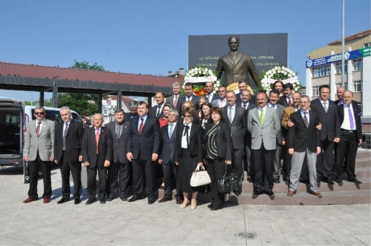 Sgk Haftası Nedeniyle Atatürk Anıtına Çelenk Bırakıldı