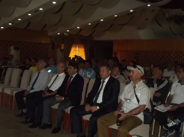 Antrenörler Seminerde Buluştu Antrenörler Seminerde Buluştu